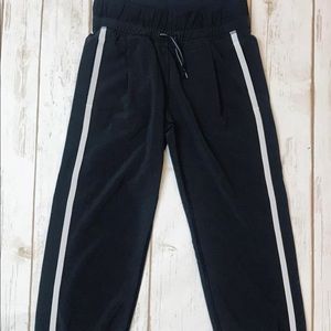 Ivivva Girls Black Crop Studio Jogger Pants Size 8 EUC